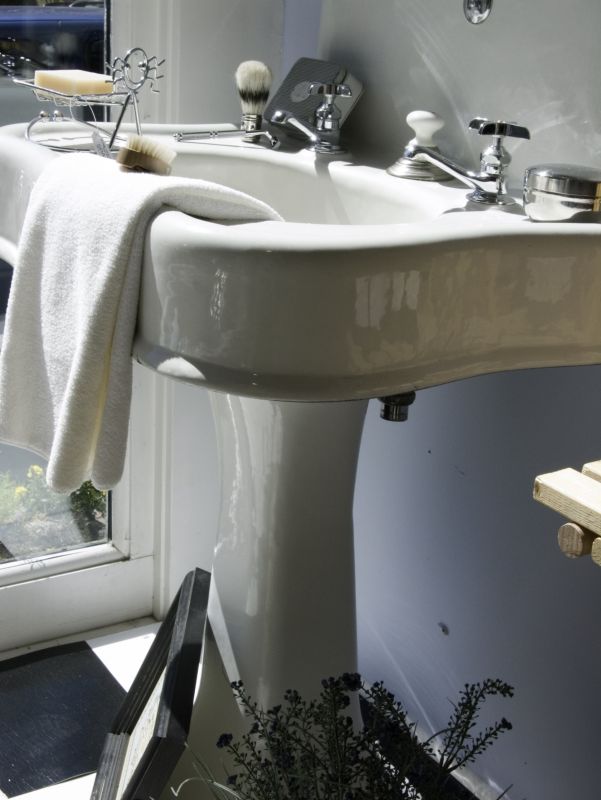 Pedestal Sink Installation